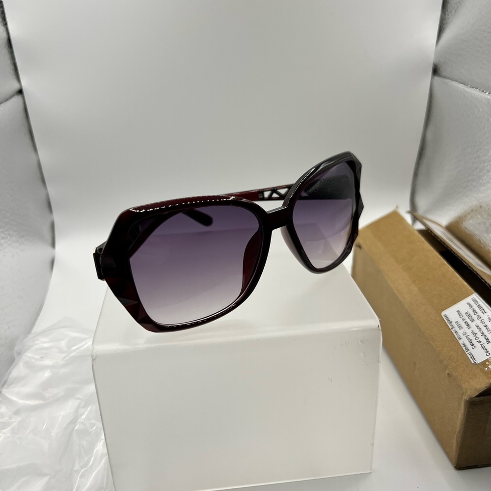 Oversized Sunglasses W/ 3D edges‎ on frames & Silver Tone accents NEW